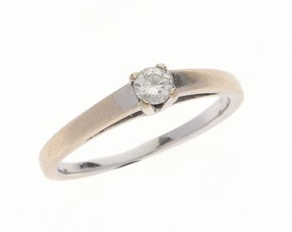 Solitaire ring 
in 18k 750°/°° white gold,...