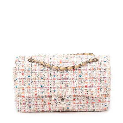 CHANEL 
Classic double flap