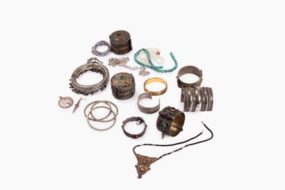 Set of Berber-style boxes, bracelets, necklace...