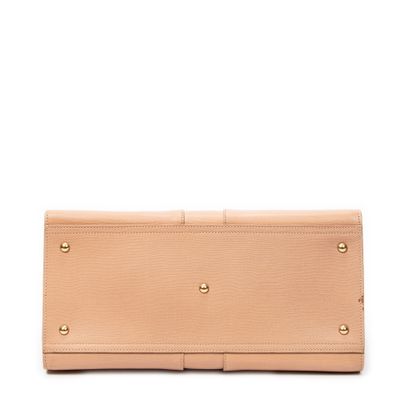YVES SAINT LAURENT
Chyc