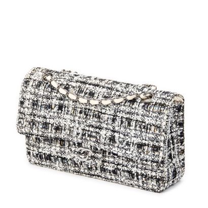 CHANEL
Classique double flap