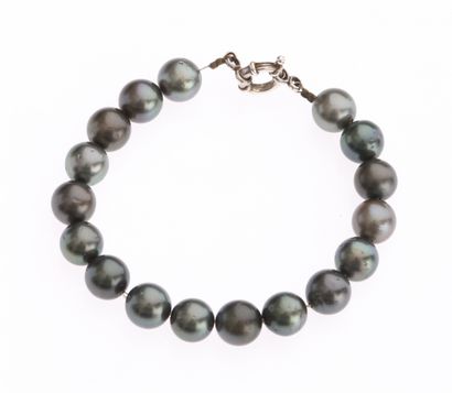 Bracelet 
of black Tahitian pearls, 925/°°...