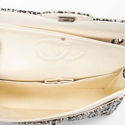 CHANEL
Classique double flap