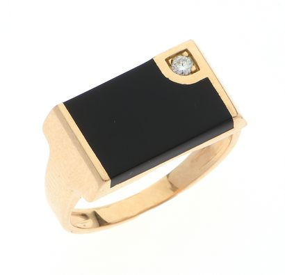 Modernist ring
in 18K yellow gold 750/°°...