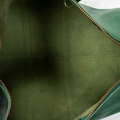 LOUIS VUITTON 
Keepall