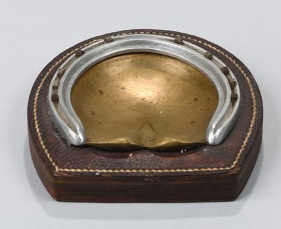 HERMES PARIS
Ashtray in gilt bronze and brown...