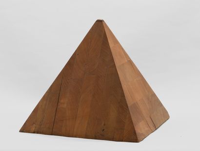 Work by COMPAGNON 
Pyramid-shaped sculpture...