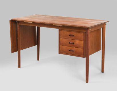 Arne VODDER (1926-2009)
Teak desk with sliding...