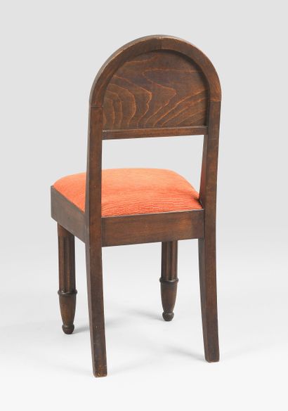Foreign work 
Carved moulded wood chair,...
