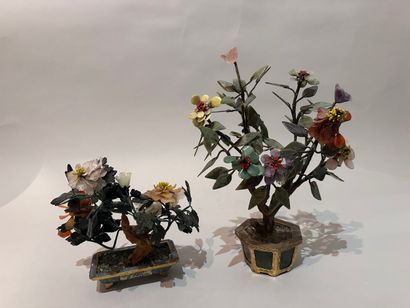 CHINA - Two hardstone and agate SUJETS decorated...