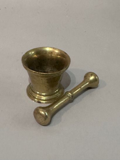 Small 19th century ormolu MORTIER and pe...