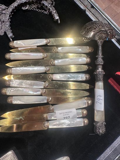 Twelve knives with mother-of-pearl handles...