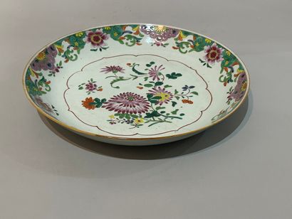 CHINA - Large enameled porcelain PLAT with...