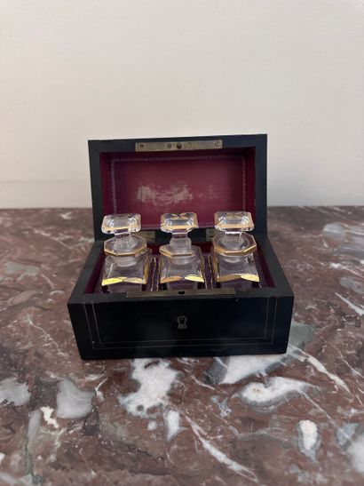 Small wooden ECRIN containing cut and gilded...