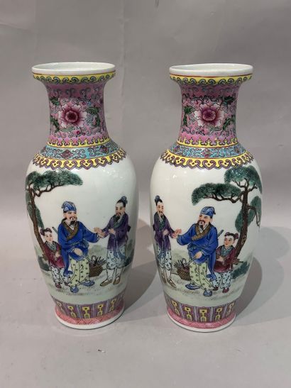 CHINA - Pair of polychrome enameled porcelain...