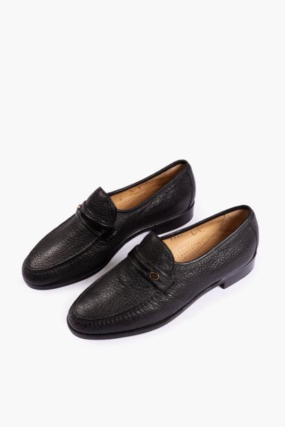 Pair of Italian leather MOCASSINS. Size 40....