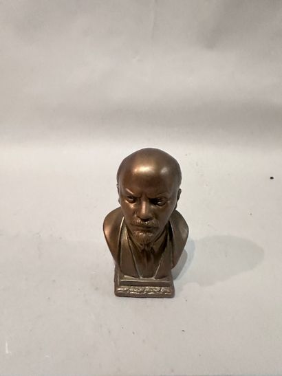 Small BUST of Lenin in bronze with medal...