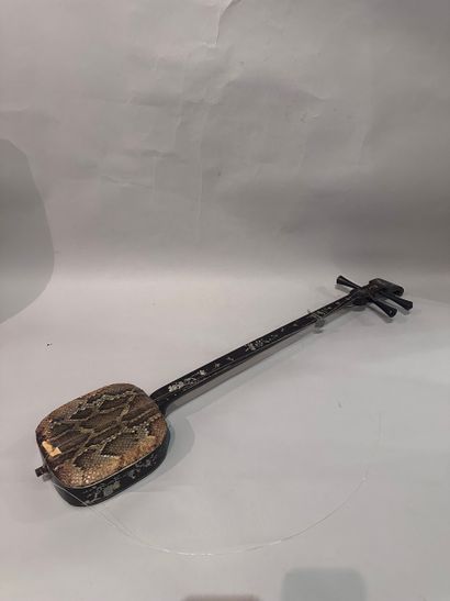 JAPAN - Mother-of-pearl inlaid three-string...