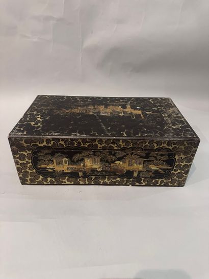 CHINA - Black lacquered and gilded wooden...