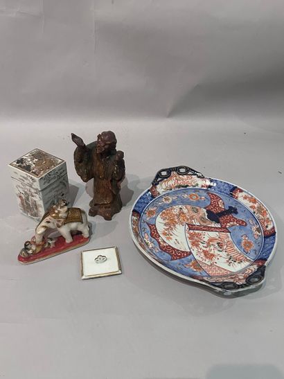 Asian travel SOUVENIRS set including: Imari...