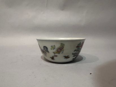 CHINA - Polychrome enameled porcelain COUPELLE...