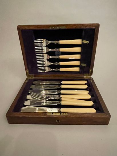 Six silver-plated metal fish cutters with...