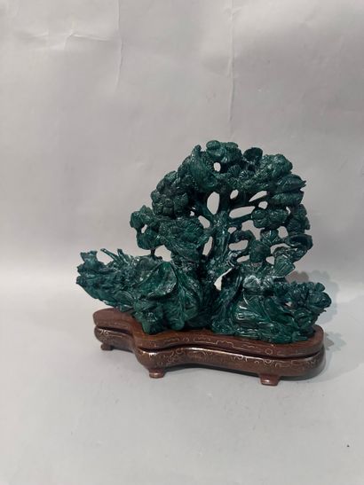CHINA - Green hardstone SUJET with carved...
