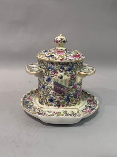 TABAC BOX in polychrome enameled porcelain...