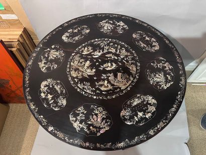 INDOCHINE
Round table, the top inlaid with...