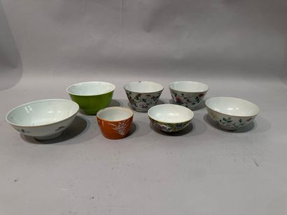 CHINA - Set of four CUPELLES on pedestal...