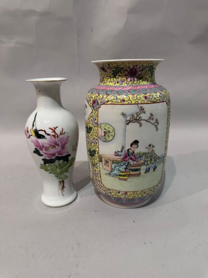 CHINA - Polychrome enameled porcelain baluster...