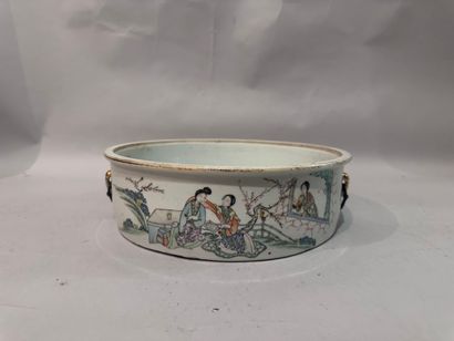 CHINA - Antique covered dish in polychrome...