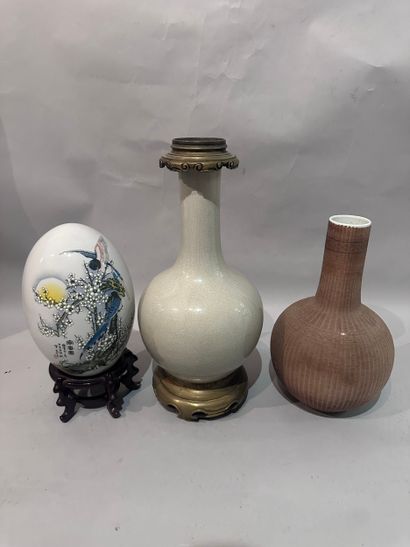 CHINA - Set of two VASES comprising: a craquelé...