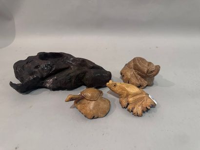 JAPAN - Three carved wood OKIMONOS decorated...