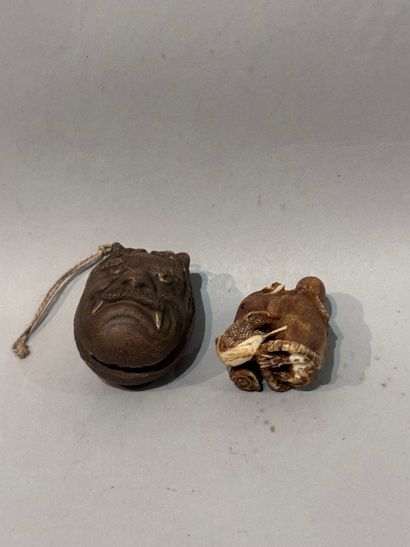 JAPAN - Small resin OKIMONO decorated with...