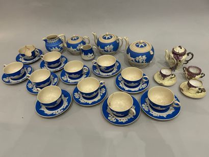 COPELAND - ENGLAND
SERVICE SET in fine white-blue...