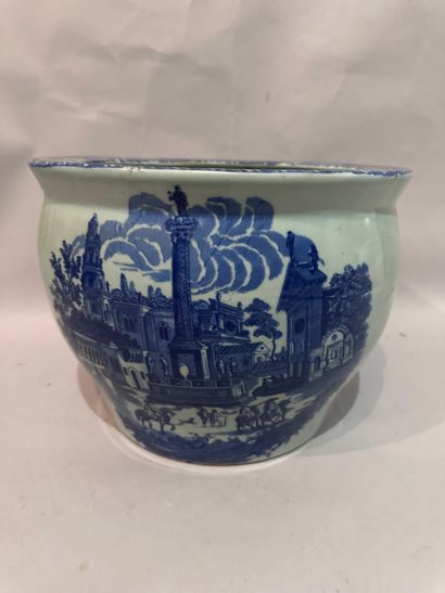ENGLAND
White-blue earthenware CACHE-POT...
