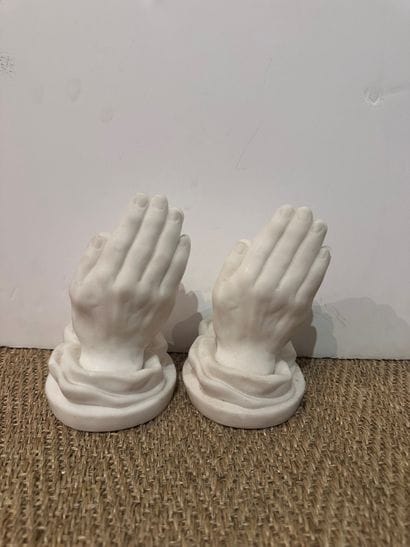 Two alabaster SUJETS with joined hands. H:...