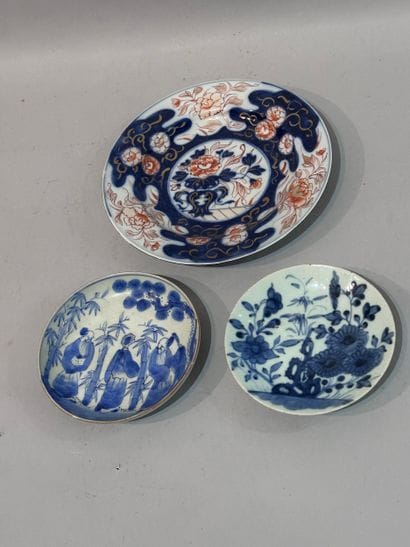 JAPAN - Porcelain plate with Imari decoration,...