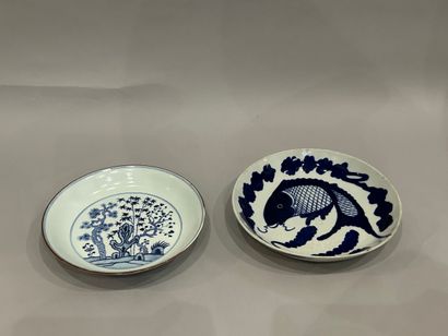 CHINA - Two hollow blue-white porcelain ASSIETTES...