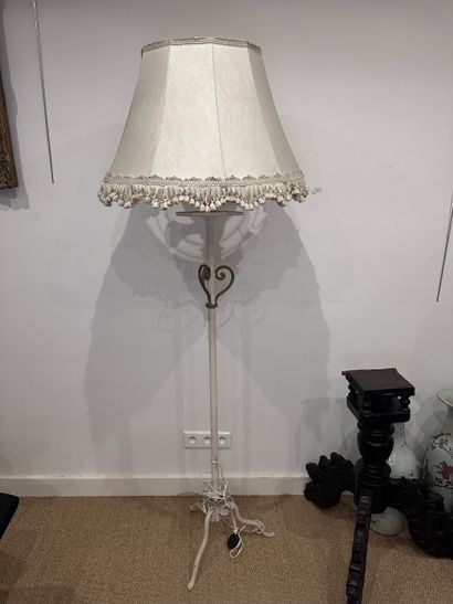 LAMPADAIRE in cream lacquered metal with...