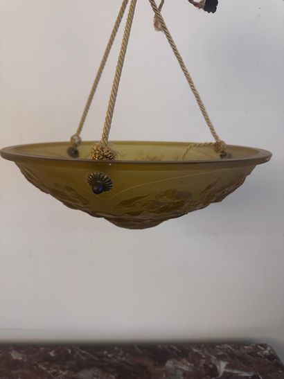 Glass SUSPENSION with floral design. Art...