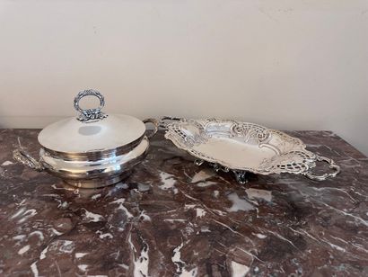 SILVER METAL MANNETTE comprising: an oval...