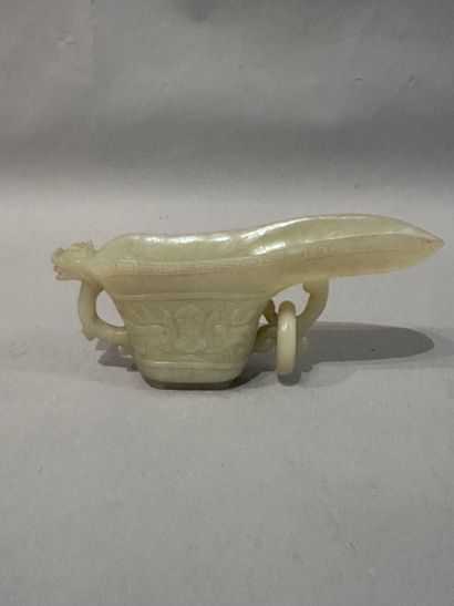 CHINA - Jade Jue libation cup in the archaic...