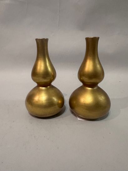 JAPAN - Pair of gilt porcelain double gourd...