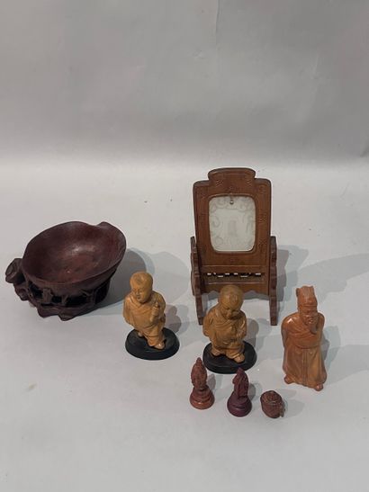 CHINA - Set of display OBJECTS comprising:...