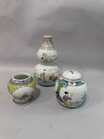 CHINA - Set of three porcelain VASES: a double...