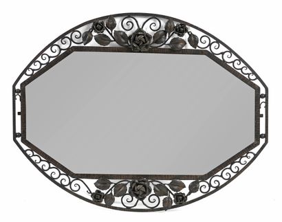 Work 1925
Hammered wrought-iron oval mirror...
