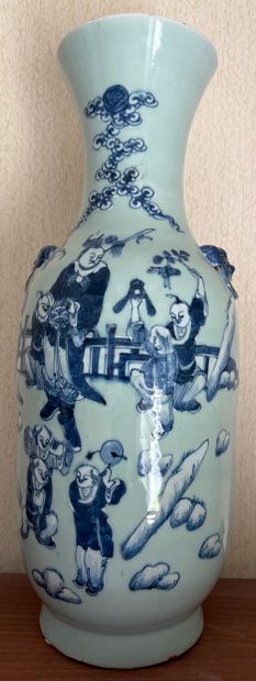 China, early 20th century
Porcelain baluster...