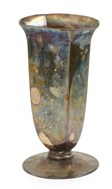 Art Deco work
Horn vase with cut sides in...